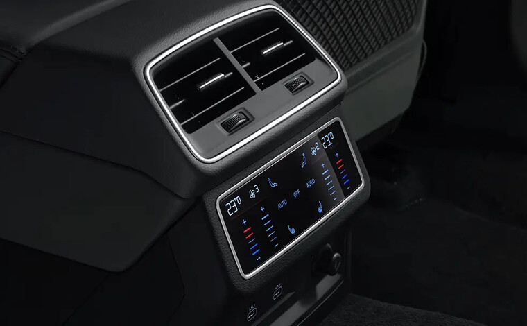 Audi A6L имеет четырехзонный климат-контроль. Вы можете настроить температуру для каждого сиденья отдельно, чтобы обеспечить максимальный комфорт для всех пассажиров.