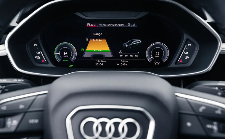 Audi Virtual Cockpit является эталоном удобства в мире цифровых инструментальных панелей. Доступность и комфорт в работе с информацией заслуженно выделяют Q3 среди прочих современных автомобилей.