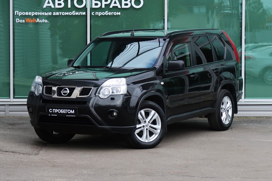 Nissan X-Trail 2.5 АТ 2014 чёрный